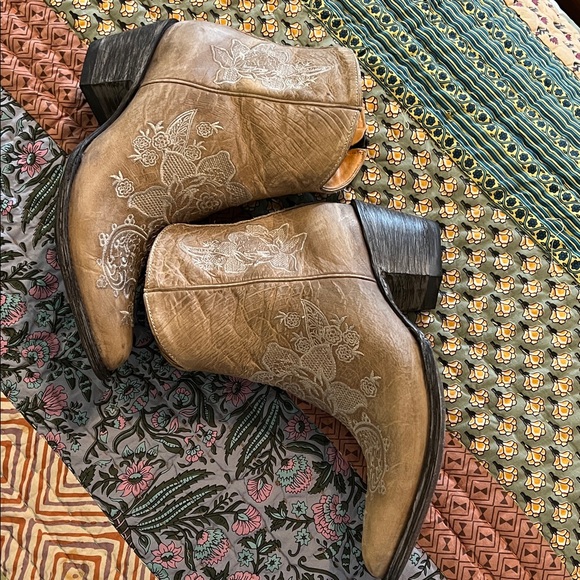 🔥Old Gringo Tan Embroidered VERY Distressed Ankle Boots, EUC, 9 (Actual Photos) - Picture 10 of 16